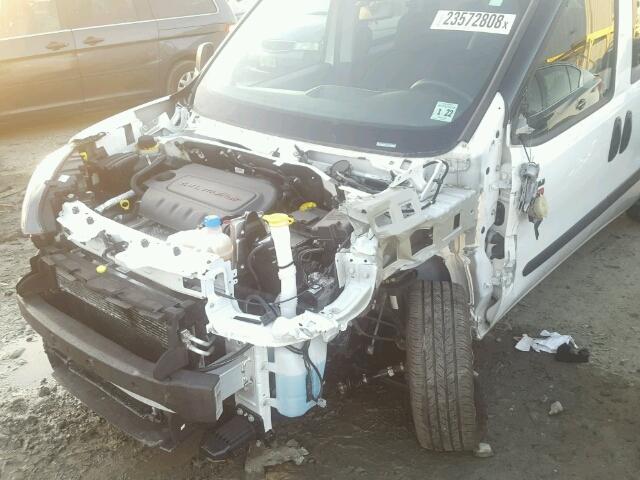 ZFBERFAB0H6D31576 - 2017 RAM PROMASTER 白色 照片 9