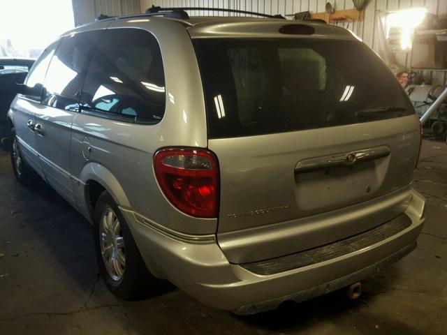 2C4GP54L55R134205 - 2005 CHRYSLER TOWN & COU SILVER photo 3