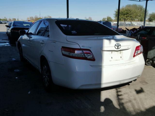 4T1BF3EK0BU726029 - 2011 TOYOTA CAMRY BASE WHITE photo 3