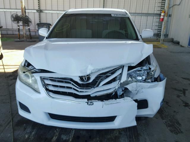 4T1BF3EK0BU726029 - 2011 TOYOTA CAMRY BASE WHITE photo 9