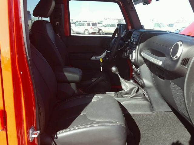1C4HJWEG2GL297094 - 2016 JEEP WRANGLER U RED photo 5