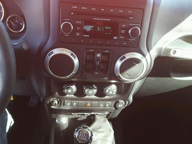 1C4HJWEG2GL297094 - 2016 JEEP WRANGLER U RED photo 9