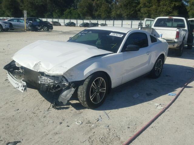 1ZVBP8AN2A5169886 - 2010 FORD MUSTANG WHITE photo 2