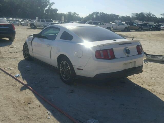 1ZVBP8AN2A5169886 - 2010 FORD MUSTANG WHITE photo 3