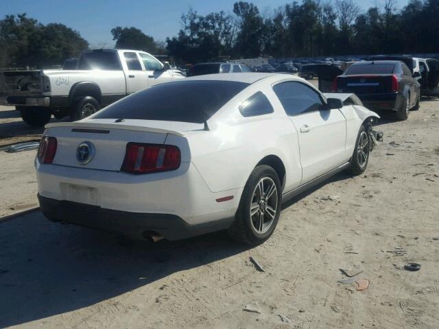 1ZVBP8AN2A5169886 - 2010 FORD MUSTANG WHITE photo 4