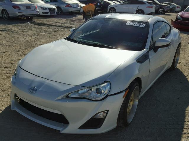 JF1ZNAA16E9704301 - 2014 TOYOTA SCION FR-S WHITE photo 2