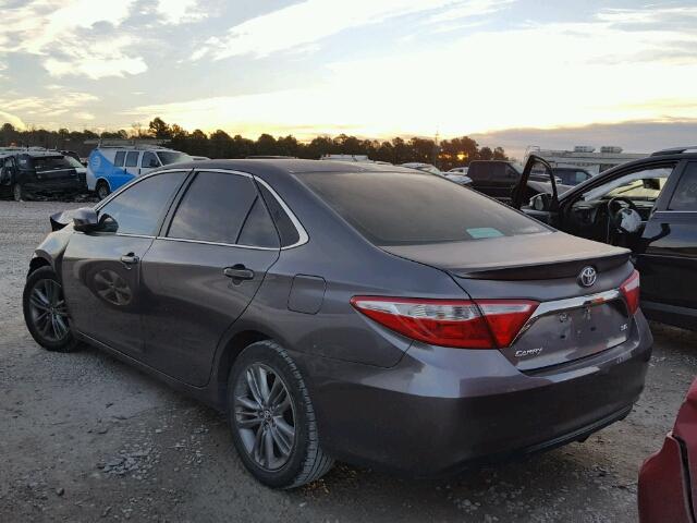 4T1BF1FK3FU990273 - 2015 TOYOTA CAMRY LE GRAY photo 3