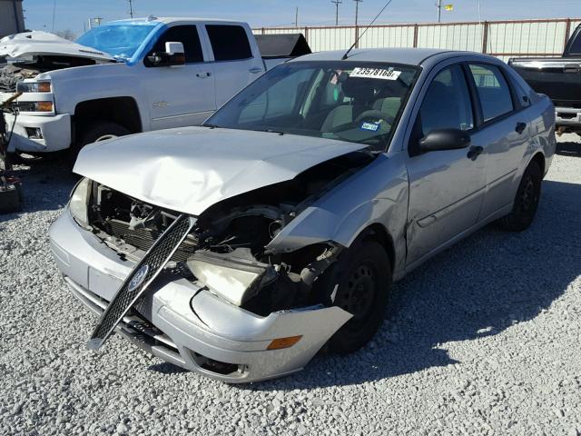 1FAFP34N17W219589 - 2007 FORD FOCUS ZX4 SILVER photo 2