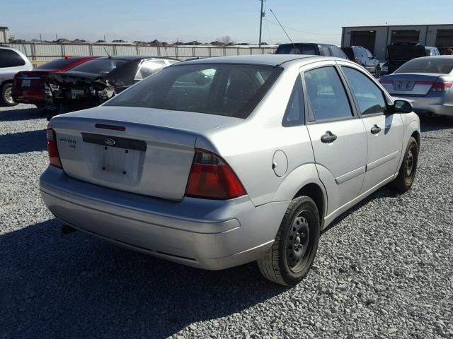 1FAFP34N17W219589 - 2007 FORD FOCUS ZX4 SILVER photo 4