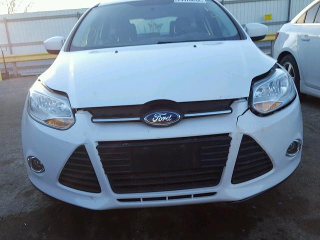 1FAHP3K21CL145958 - 2012 FORD FOCUS SE WHITE photo 9