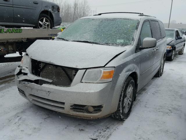 2D4RN6DX9AR336470 - 2010 DODGE GRAND CARA SILVER photo 2