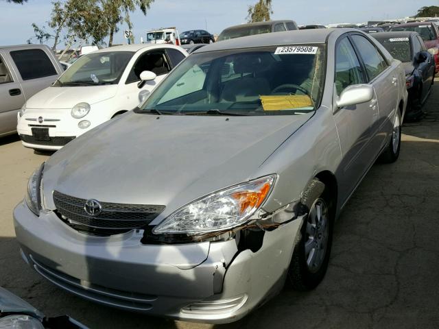 4T1BE32K42U089377 - 2002 TOYOTA CAMRY LE SILVER photo 2