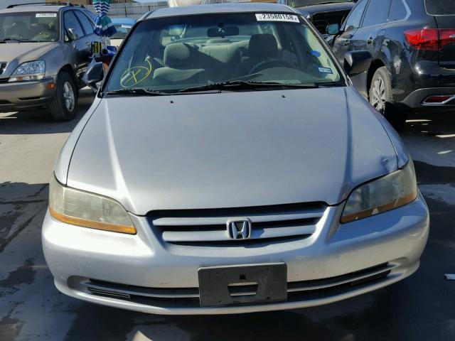 1HGCF85432A032610 - 2002 HONDA ACCORD DX SILVER photo 10