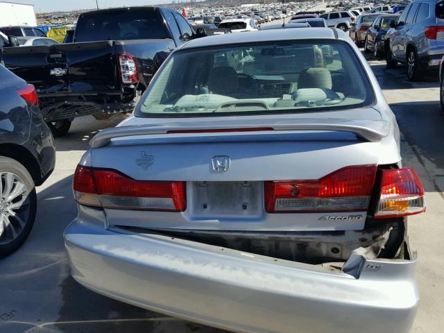 1HGCF85432A032610 - 2002 HONDA ACCORD DX SILVER photo 9