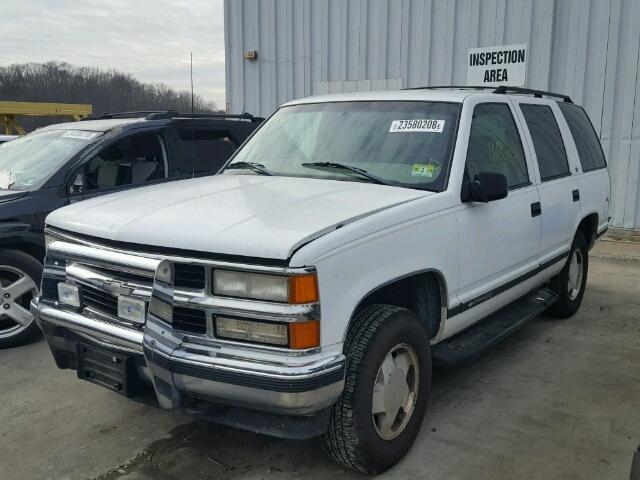 1GNEK13R6XJ357288 - 1999 CHEVROLET TAHOE K150 WHITE photo 2