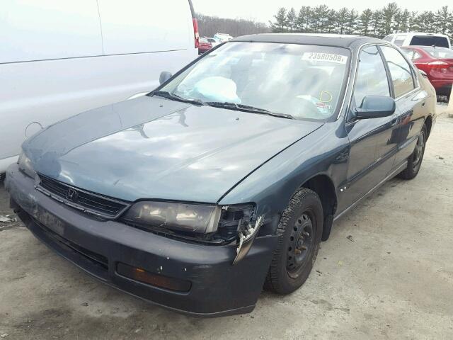 1HGCD5637VA069612 - 1997 HONDA ACCORD LX GREEN photo 2