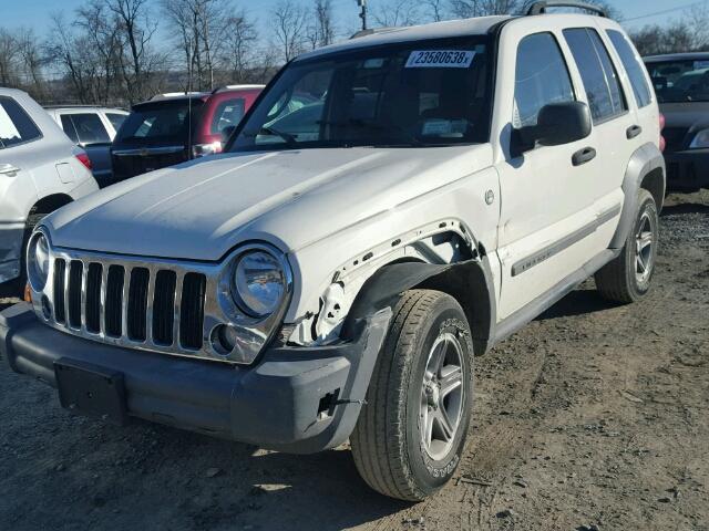 1J4GL48K65W574765 - 2005 JEEP LIBERTY SP WHITE photo 2