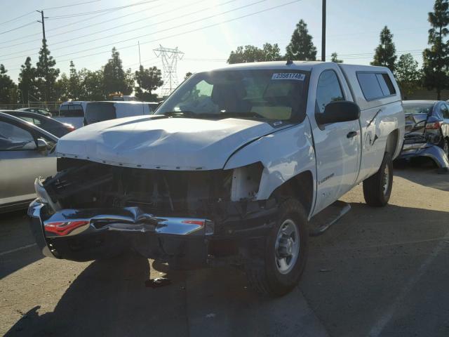 1GCHC24K07E522030 - 2007 CHEVROLET SILVERADO WHITE photo 2