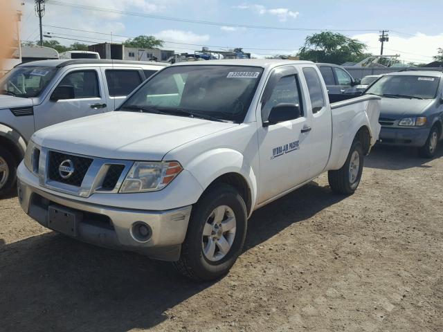 1N6AD06U89C420181 - 2009 NISSAN FRONTIER K WHITE photo 2