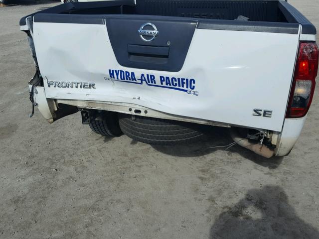 1N6AD06U89C420181 - 2009 NISSAN FRONTIER K WHITE photo 9