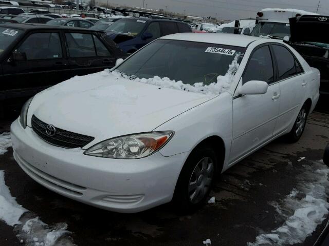 4T1BE32K72U065140 - 2002 TOYOTA CAMRY LE WHITE photo 2