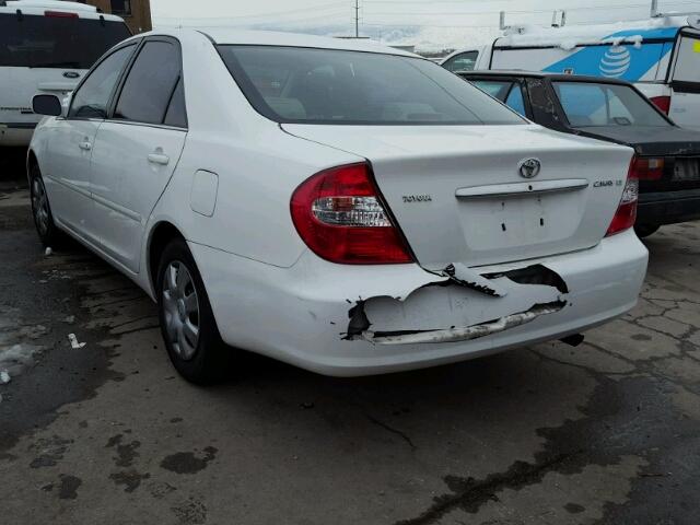 4T1BE32K72U065140 - 2002 TOYOTA CAMRY LE WHITE photo 3