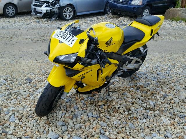 JH2PC37003M005667 - 2003 HONDA CBR600 RR YELLOW photo 2