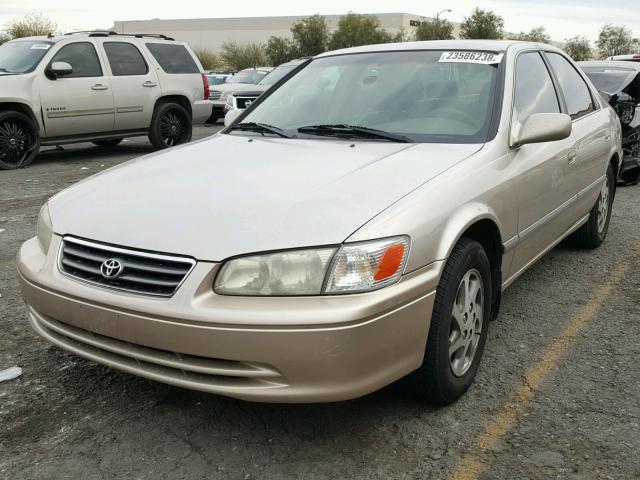 4T1BF28K21U963609 - 2001 TOYOTA CAMRY LE BEIGE photo 2