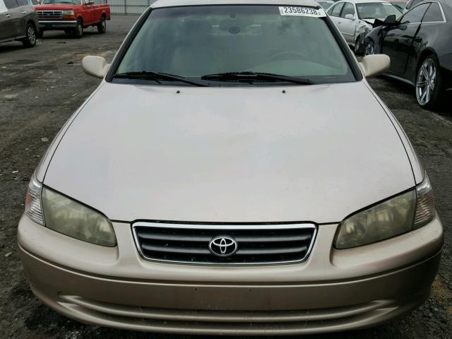 4T1BF28K21U963609 - 2001 TOYOTA CAMRY LE BEIGE photo 9