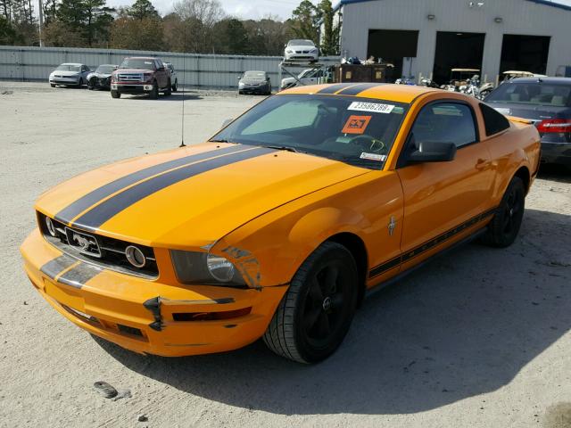 1ZVFT80N975337496 - 2007 FORD MUSTANG ORANGE photo 2