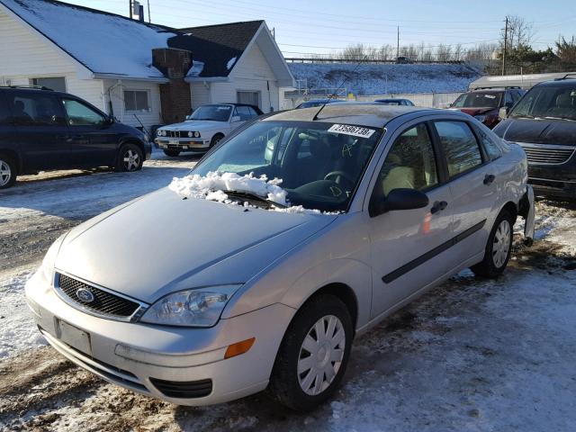 1FAFP34N16W252462 - 2006 FORD FOCUS ZX4 SILVER photo 2