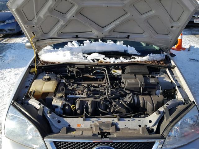 1FAFP34N16W252462 - 2006 FORD FOCUS ZX4 SILVER photo 7