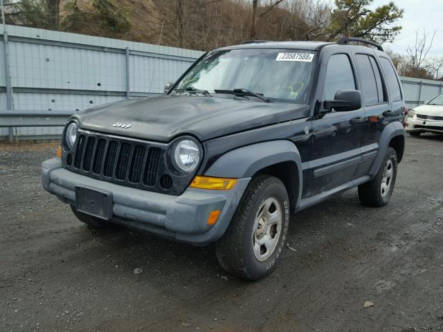 1J4GL48K76W283595 - 2006 JEEP LIBERTY SP BLACK photo 2