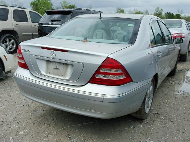 WDBRF64J52F257472 - 2002 MERCEDES-BENZ C320 SILVER photo 4