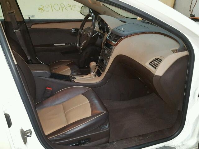 1G1ZE5E19BF234024 - 2011 CHEVROLET MALIBU LTZ WHITE photo 5