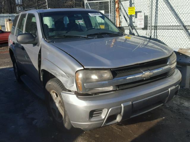 1GNDT13S642390051 - 2004 CHEVROLET TRAILBLAZE SILVER photo 1