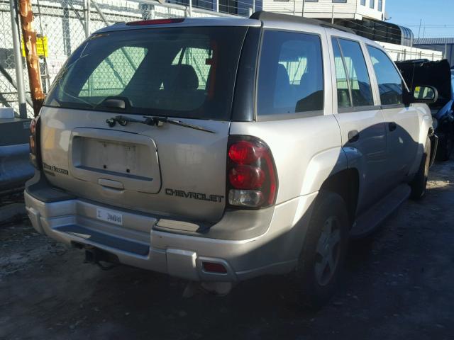 1GNDT13S642390051 - 2004 CHEVROLET TRAILBLAZE SILVER photo 4