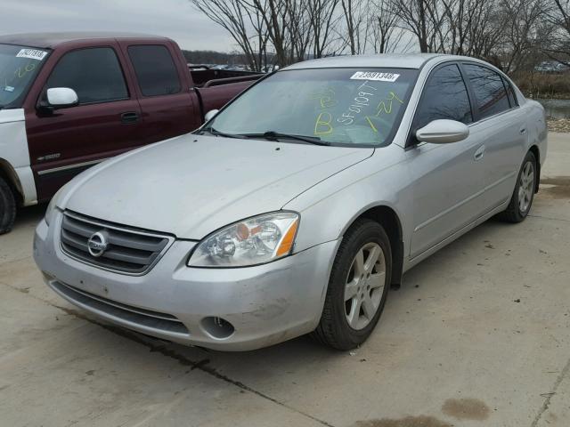 1N4AL11D22C125964 - 2002 NISSAN ALTIMA BAS SILVER photo 2