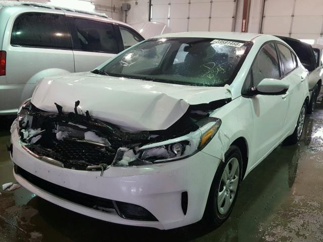 3KPFL4A77HE046321 - 2017 KIA FORTE LX WHITE photo 2