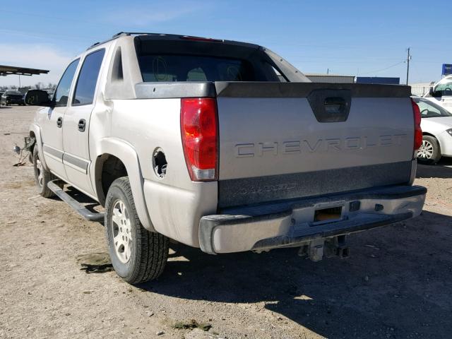 3GNEC12Z65G123973 - 2005 CHEVROLET AVALANCHE SILVER photo 3