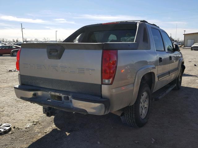 3GNEC12Z65G123973 - 2005 CHEVROLET AVALANCHE SILVER photo 4