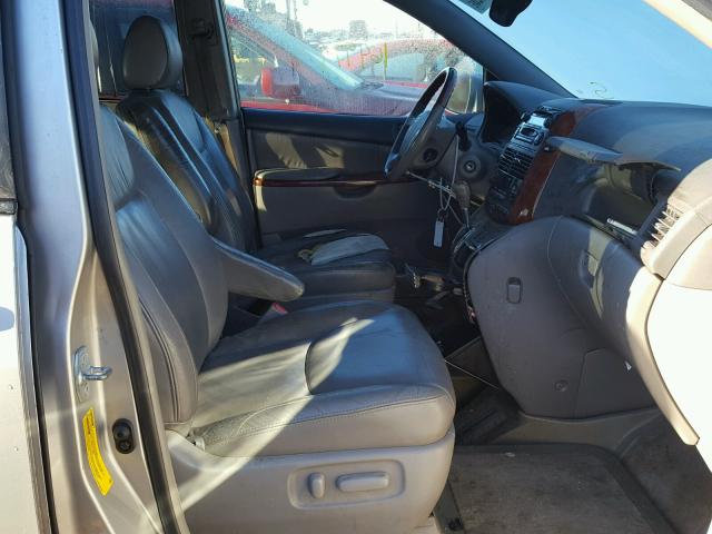 5TDZA22C35S360942 - 2005 TOYOTA SIENNA XLE SILVER photo 5