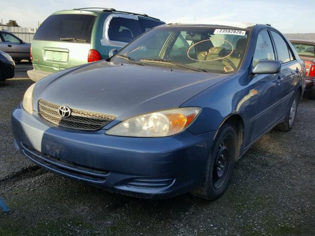 4T1BF30K63U543663 - 2003 TOYOTA CAMRY LE BLUE photo 2