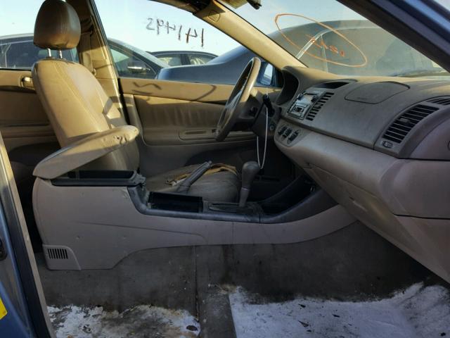4T1BF30K63U543663 - 2003 TOYOTA CAMRY LE 蓝色 照片 5