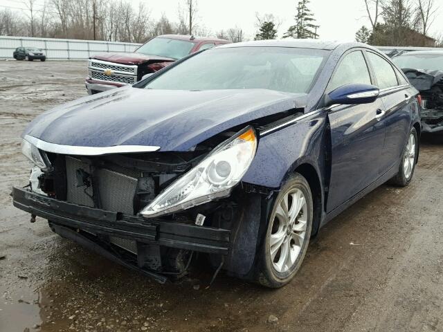 5NPEC4AC2CH314687 - 2012 HYUNDAI SONATA SE BLUE photo 2