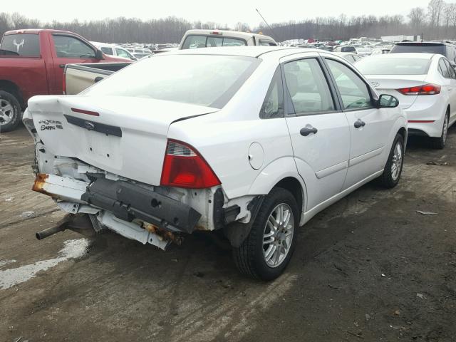 1FAFP34N07W320493 - 2007 FORD FOCUS ZX4 WHITE photo 4