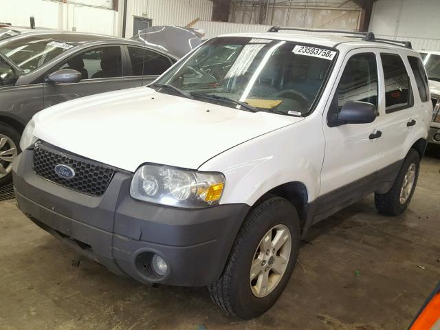 1FMYU93166KC25144 - 2006 FORD ESCAPE XLT WHITE photo 2