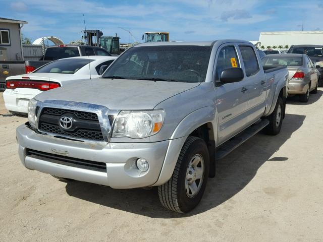 3TMKU4HN2BM029990 - 2011 TOYOTA TACOMA DOU SILVER photo 2