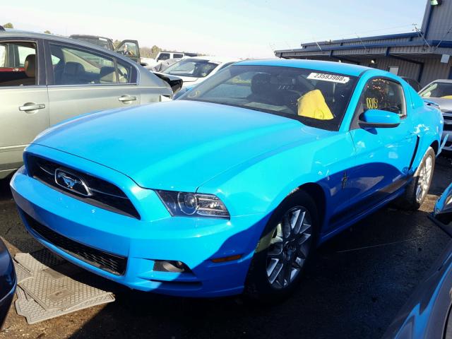 1ZVBP8AM8D5281152 - 2013 FORD MUSTANG BLUE photo 2