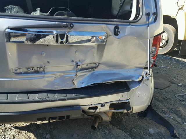 5FNYF3H23BB049240 - 2011 HONDA PILOT LX SILVER photo 9